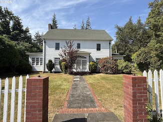 880 E 2nd St, Coquille, OR 97423