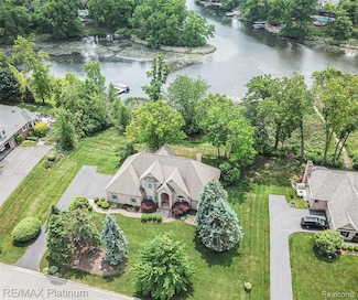 8342 Islandview Ct, Brighton, MI 48114