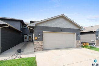 9007 W 32nd St, Sioux Falls, SD 57106