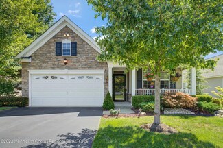 14 Wintergreen Dr, Manalapan, NJ 07726