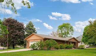 1977 Bay St, Worthington, MN 56187