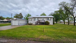 410 4th St, Hayti, SD 57241