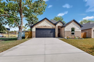 806 S Sherman St, Ennis, TX 75119