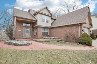 27276 Lilly Dr, Trenton, MI 48183