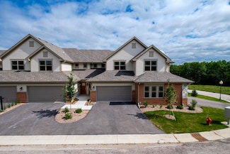 165 Aerie Cir Unit 105, Brookfield, WI 53045