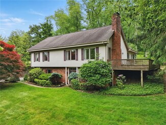 120 Canterbury Ln, Canonsburg, PA 15317