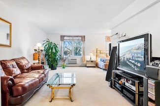 54-40 Little Neck Pkwy Unit 6, New York City, NY 11362
