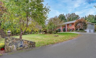 21 Palomino Ln, Westwood, MA 02090