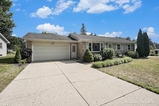 5438 Greenboro Dr SE, Grand Rapids, MI 49508
