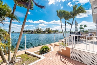 5624 Lagoon Dr, Fort Lauderdale, FL 33312