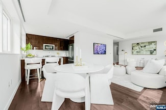 800 Ave at Port Imperial Blvd Unit 821, Weehawken, NJ 07086