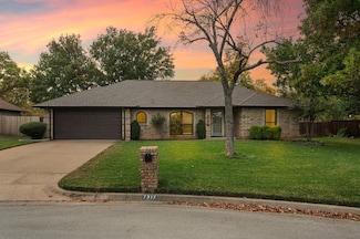 7317 Hialeah Cir W, North Richland Hills, TX 76182