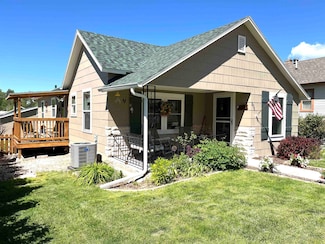 306 S 5th St, Hot Springs, SD 57747