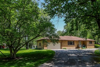 6255 Arthur St, Merrillville, IN 46410