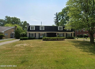 3925 Hillandale Rd, Ottawa Hills, OH 43606