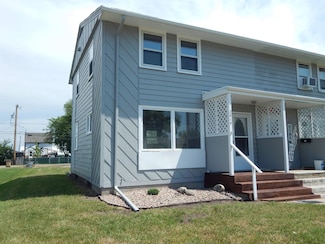 2014 4th St NW, Minot, ND 58703