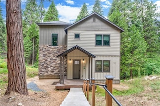 7190 Yosemite Park Way, Wawona, CA 95389