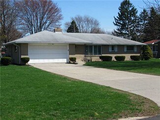 1813 Bieber Dr, Northwood, OH 43619