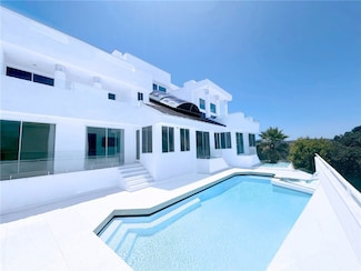 13200 Mulholland Dr, Beverly Hills, CA 90210