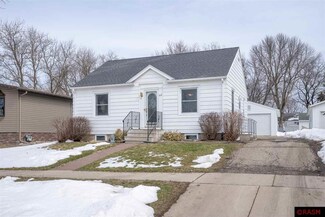 412 W 3rd St, Janesville, MN 56048