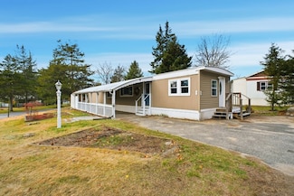 1 Willow Cir, Brimfield, MA 01010