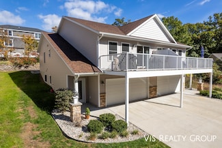 17533 Beechwood Ln, Spring Lake, MI 49456