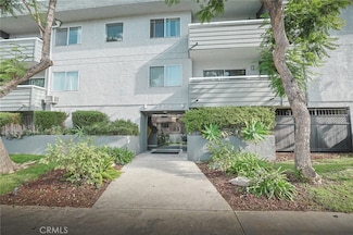 4406 Cahuenga Blvd, Toluca Lake, CA 91602