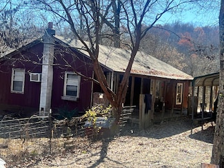 2640 Cave Creek Rd, Batesville, AR 72501