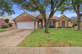 568 Willowview Dr, Saginaw, TX 76179