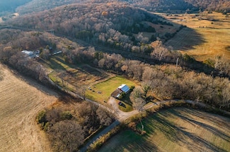 906 Parker Rd, Sparta, TN 38583