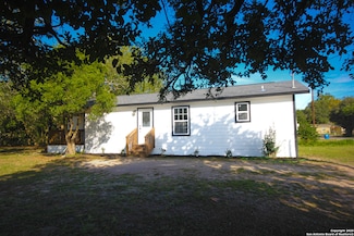 209 N Burke St, Beeville, TX 78102