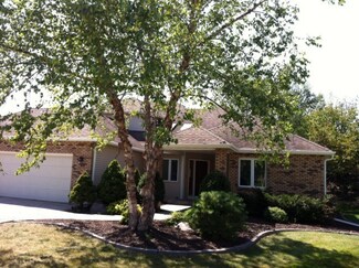 10 Maple Park Cir, Madison, WI 53719