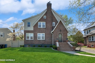 64 Roosevelt Cir E, Red Bank, NJ 07701