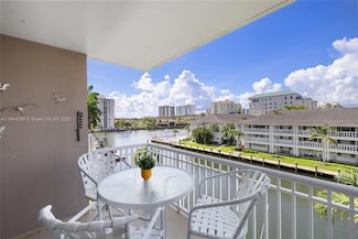 2880 NE 33rd Ct Unit 303, Fort Lauderdale, FL 33306