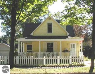 432 N Madison St, Traverse City, MI 49684