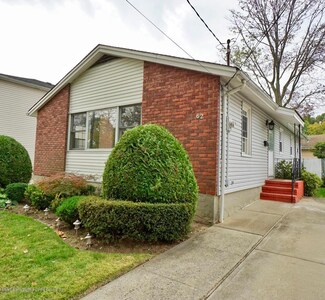 62 Penn Ave, Staten Island, NY 10306