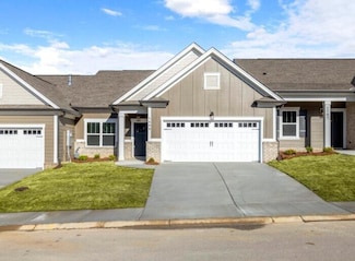 1699 Whisper Winds Ln, Ooltewah, TN 37363