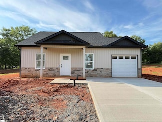 251 Woodgate Rd, Cowpens, SC 29330