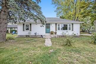 375 W Lowell St, Pentwater, MI 49449