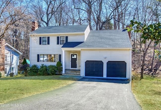 6 Windsor Ln, Cos Cob, CT 06807