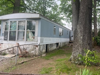 121 Marina Park Dr, Hurricane, WV 25526
