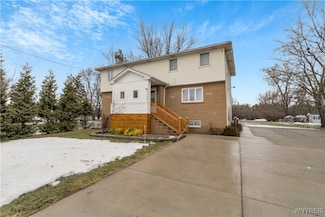 5352 Lake Ave, Orchard Park, NY 14127