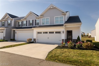 1362 Maple Grove Ln, Uniontown, OH 44685