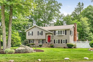 38 Cathy Rd, Chelmsford, MA 01824