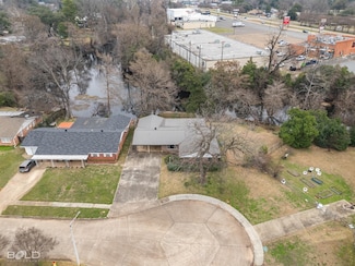 3025 W Cavett Dr, Shreveport, LA 71104