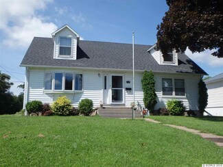 406 S 6th St, Bellevue, IA 52031