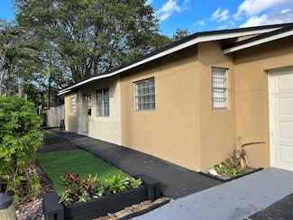 602 NE 38th St, Oakland Park, FL 33334