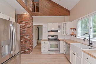 72 Shore Dr, Auburn, MA 01501