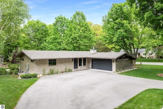 570 Michigan Ave, Frankfort, MI 49635