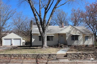 1412 Vista Ln, Manhattan, KS 66502
